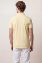 Amarelo Claro (AI)