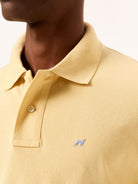 Amarelo