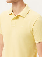 Amarelo